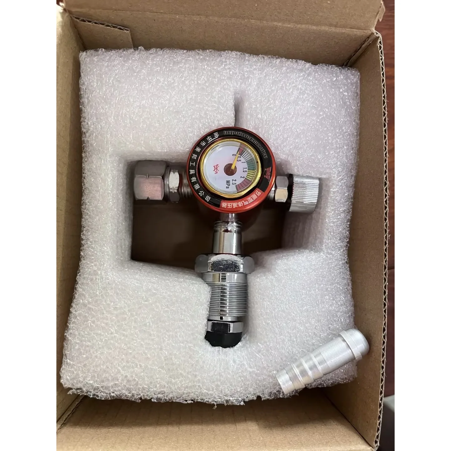 Propane pressure regulator energy-saving pressure gauge anti drop and explosion-proof pressure reducing valve