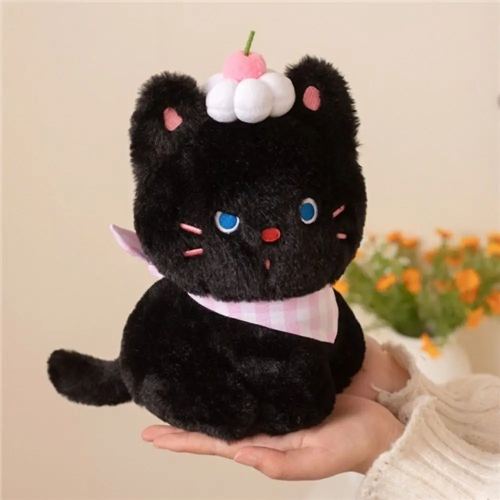 

Мягкая игрушка-котенок в позе сидящего черного кота с кремовым тортом, удобная, из ПП-хлопка, для подарка на день рождения, издает звук "мяу-мяу"
