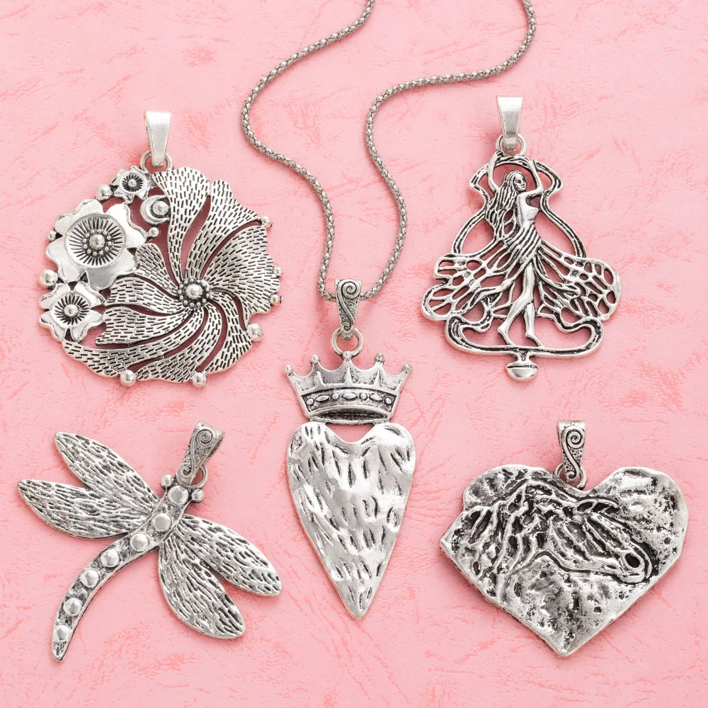 

Retro DIY accessories, alloy material jewelry, heart-shaped silver hollowed-out necklace pendant