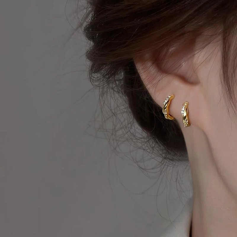 Girls' Small Mobius Hoop Earrings Shiny Micro Crystal Twisted Tiny Circle Female Minimal Ear Piercing Jewelry Accessories Cute