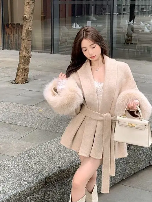 

Модное шерстяное пальто 2025 года с длинными рукавами, свободного кроя, с поясом, с меховыми манжетами, высококачественное, с комбинированными вставками, осенне-зимнее, для женщин