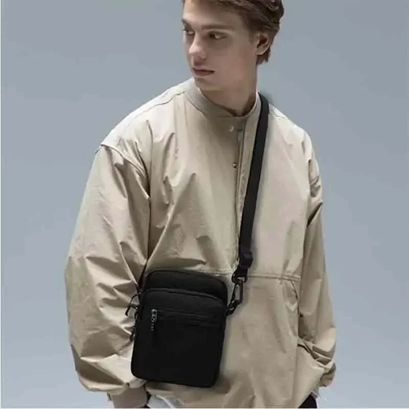 ADX06 Bolsa mensageiro pequena para homens e mulheres, bolsa tipo estilingue crossbody ajustável resistente à água