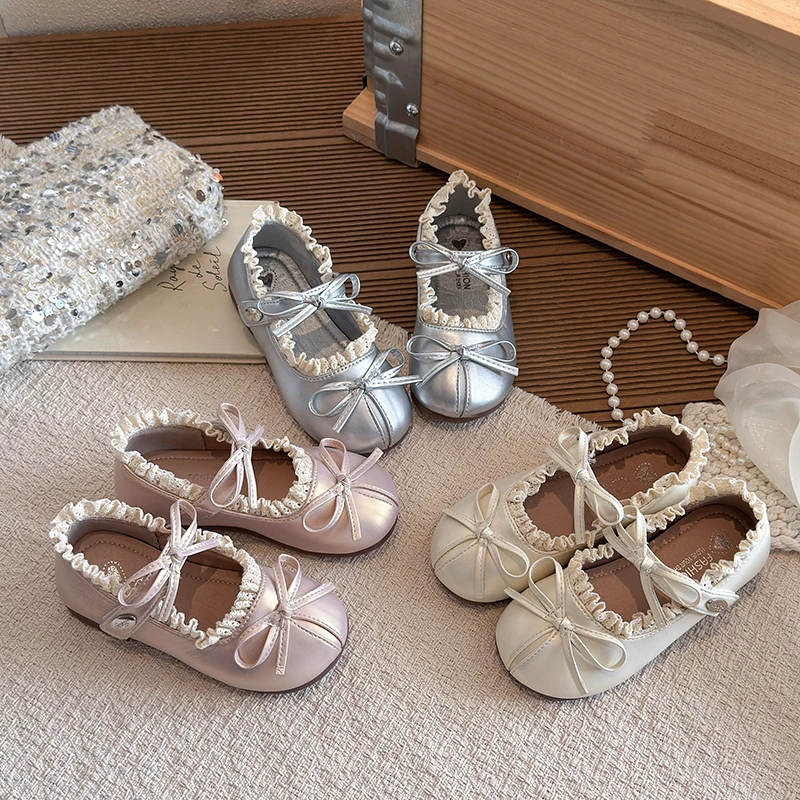 

Детская повседневная обувь, летние туфли из искусственной кожи с низким вырезом и отделкой тесьмой для девочек, противоскользящие туфли серебристо-бежевого цвета на липучке, размер 23-35