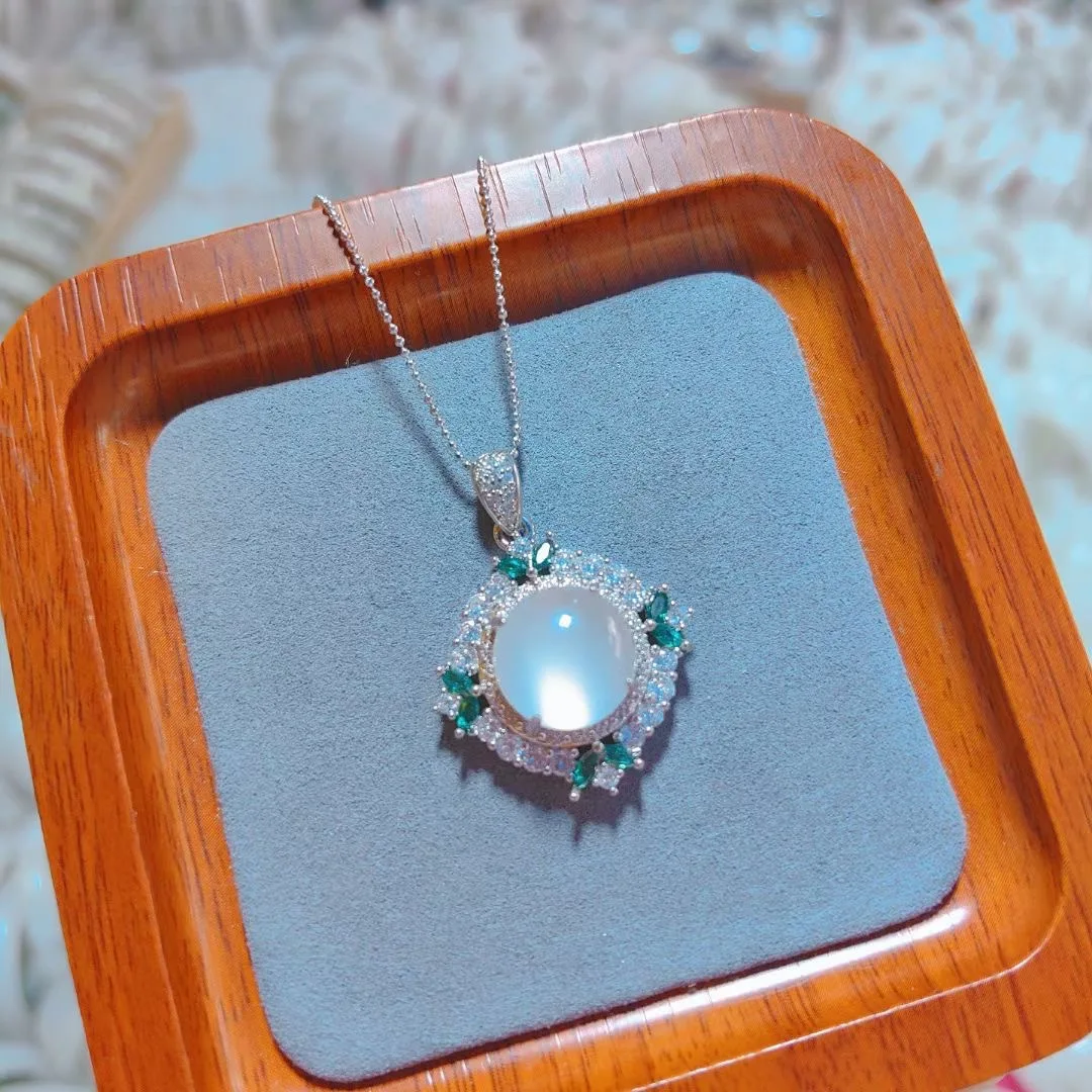 

Supply High ice transparent chalcedony silver-plated egg surface pendant fluorescent agate women's collarbone chain necklace