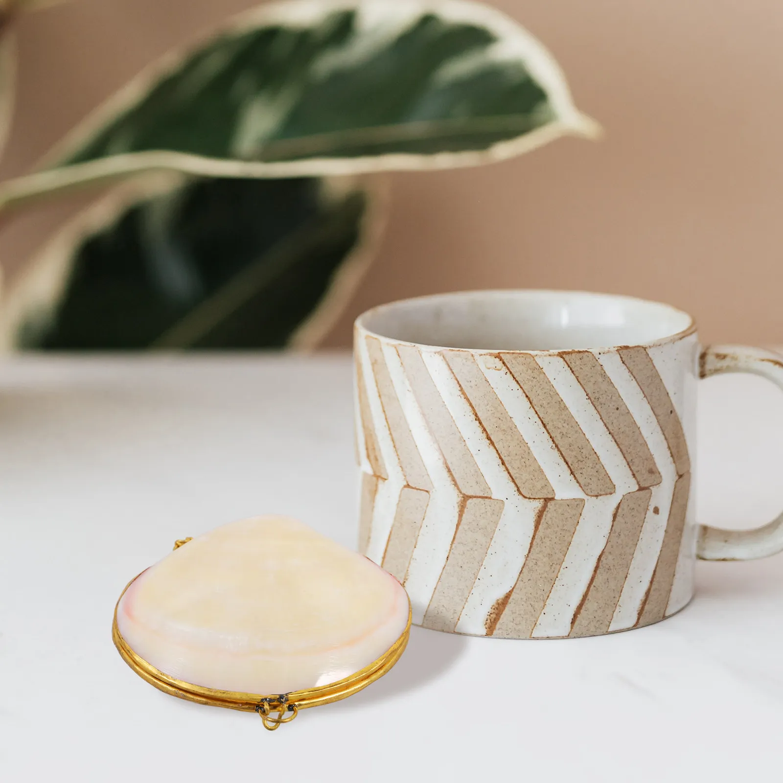 

Mini Shell Trinket Box Natural Seashell Jewelry Storage Case Small Decorative Jewelry Organizer for Ear Studs Rings Proposal