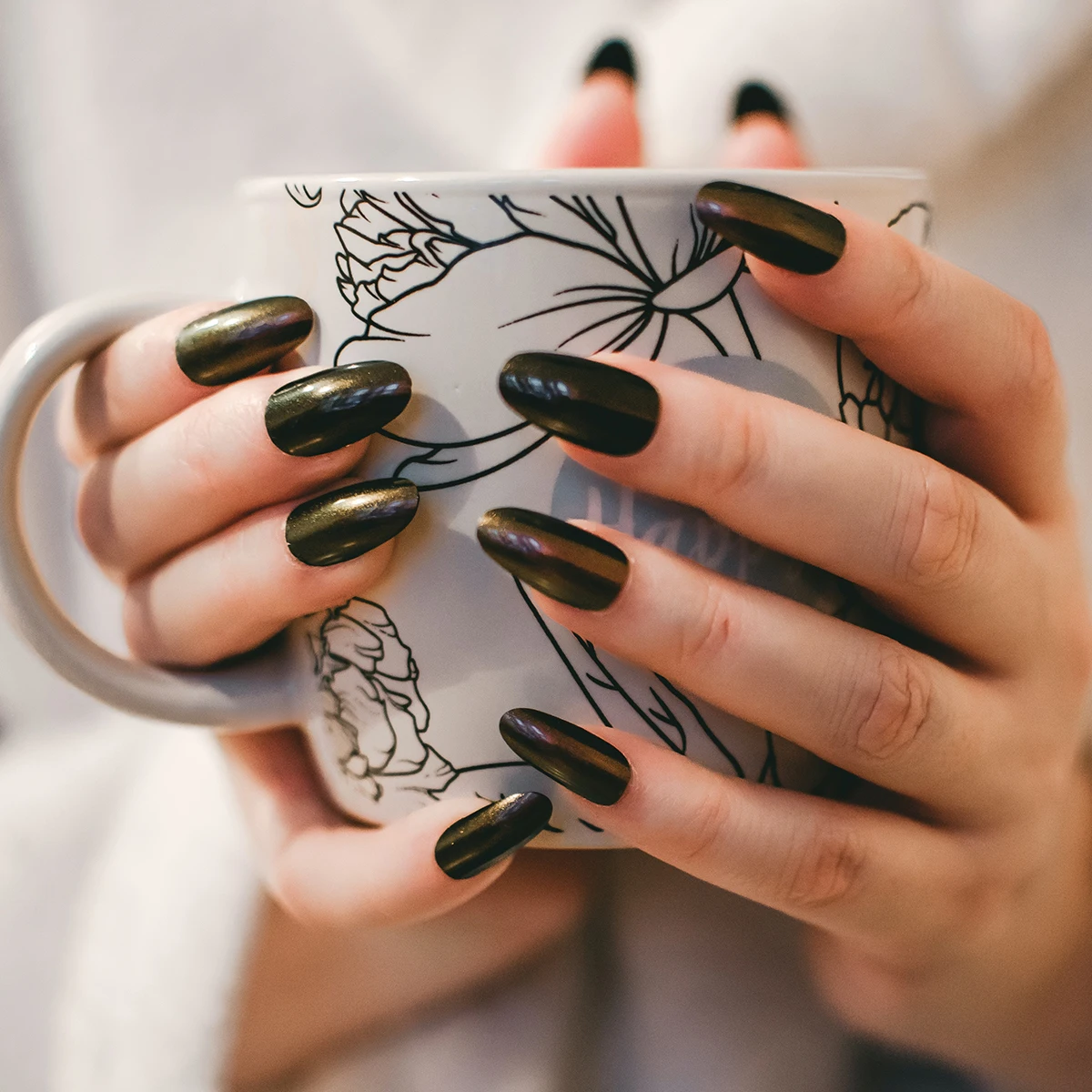 

600 Pieces Full Cover Fake Nails Acrylic Nail Tips Decals Artificial Fingernails Manicure Stickers Elegant Design