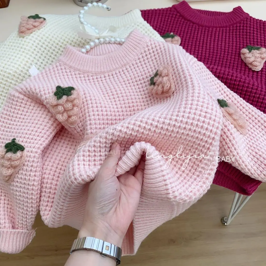 Spring and Autumn Girls Fashion Round Neck Knitted Sweater Little Girls Loose Top Coat Children Baby Strawberry Sweater