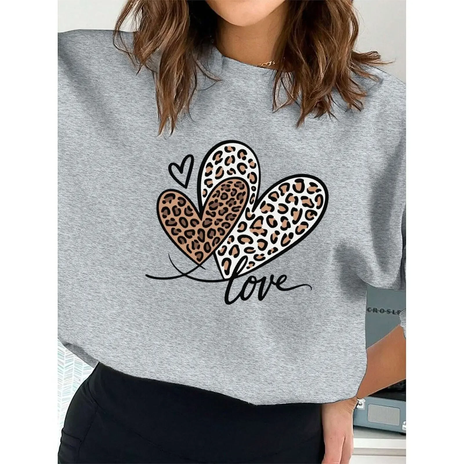 المرأة س الرقبة طويلة الأكمام المخملية عادية مثيرة للاهتمام على شكل قلب ليوبارد البلوز الشتاء مريحة فضفاضة عادية مطبوعة القمم