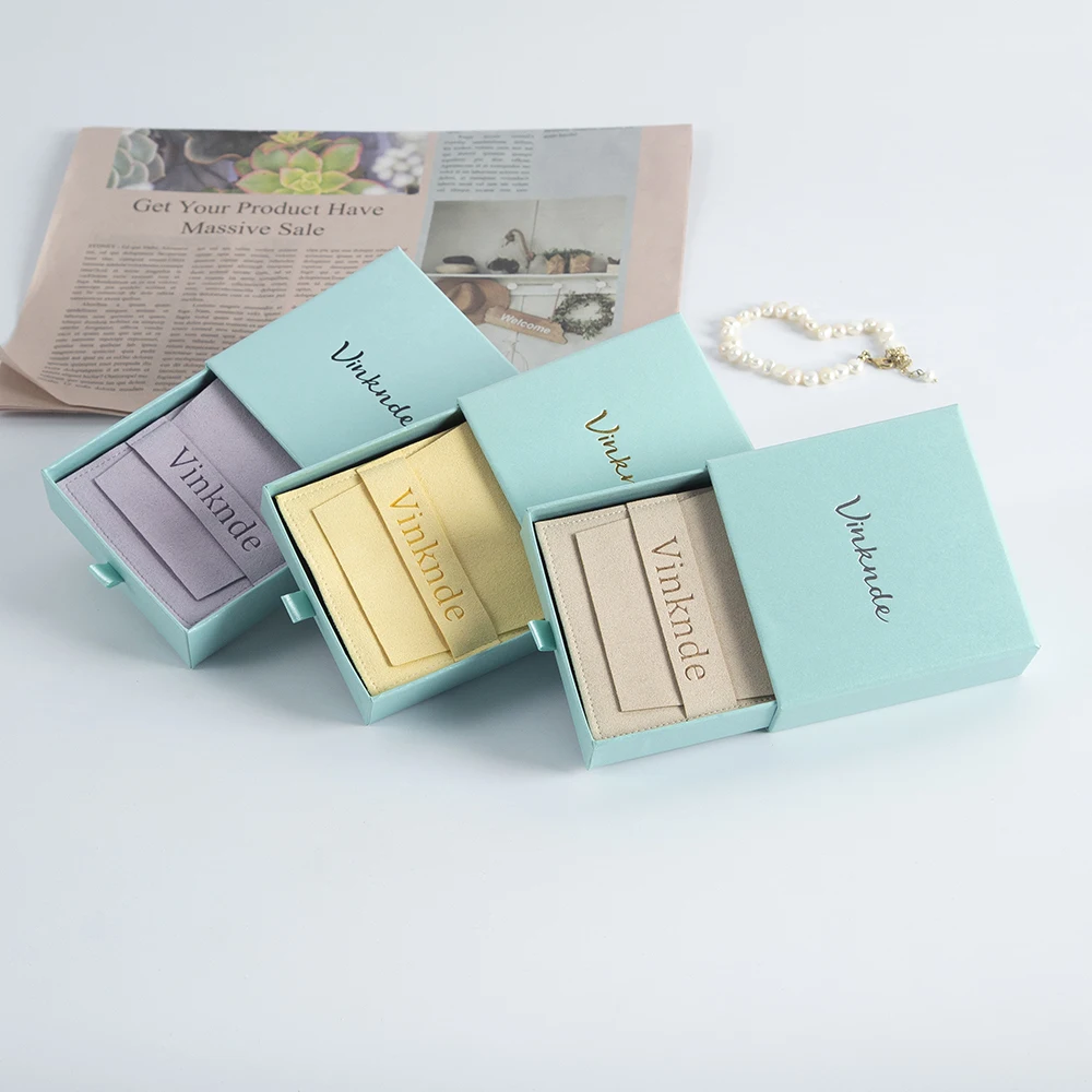 

Подарочная коробка-органайзер для украшений из микрофибры с выдвижным ящиком и клапаном-конвертом для ожерелий, браслетов, колец