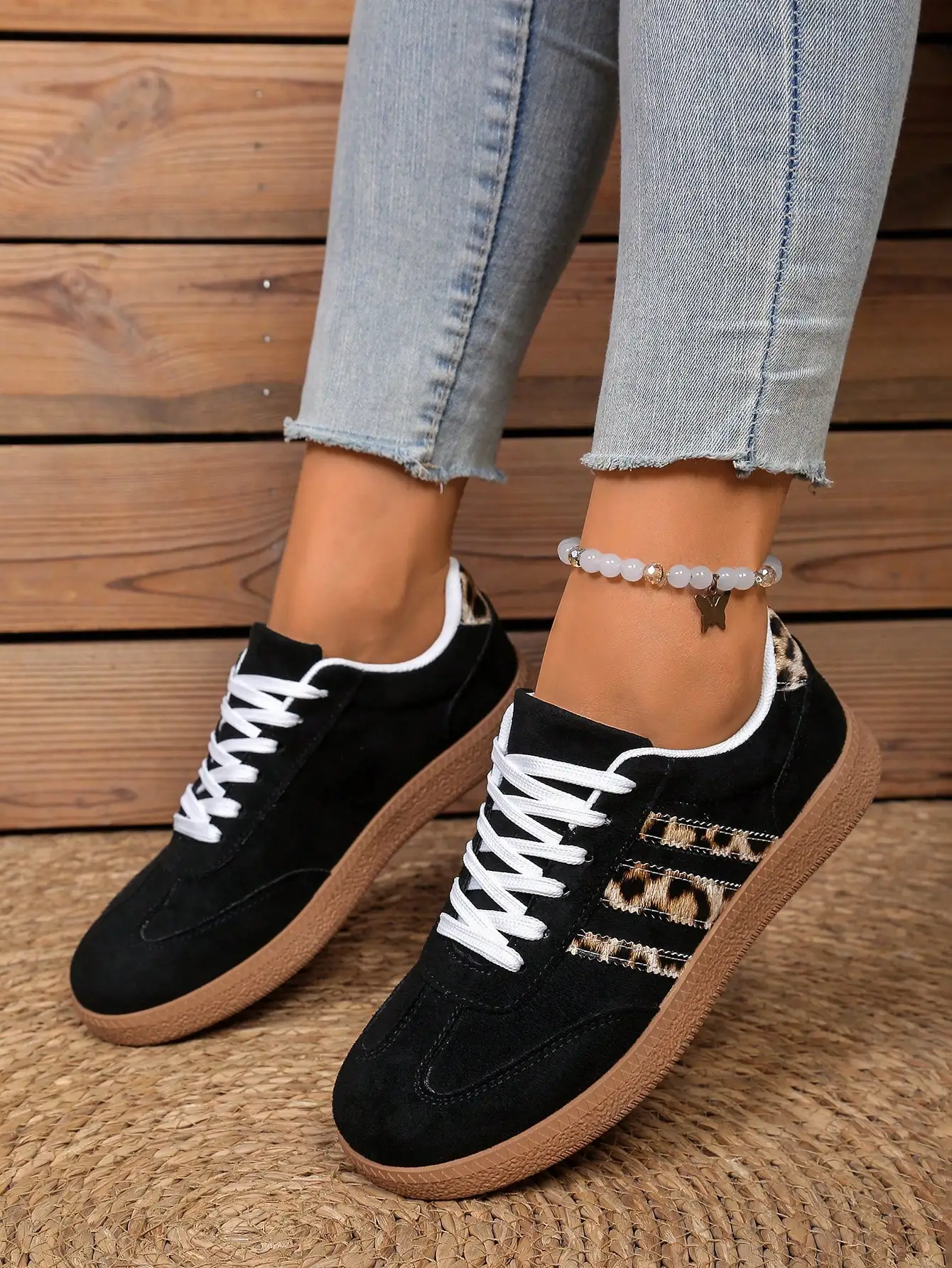 1 Pair Women's Striped Patchwork Low-Top Casual Shoes, Young & Fashionable Street Style, Suede Lace-Up Flat Sporty Sneakers, Versatile & Comfortable For Daily Wear，sx251101078131837534