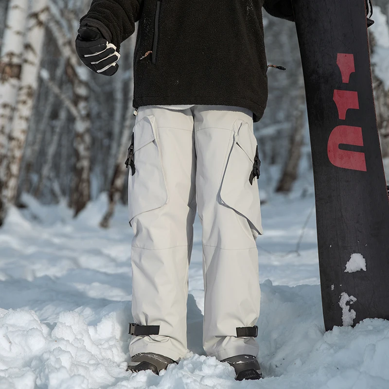 

Универсальные премиальные лыжные брюки | Брюки с 90% пуховым наполнителем, жесткой мембраной, 3D-карманами и регулируемыми манжетами для максимального тепла