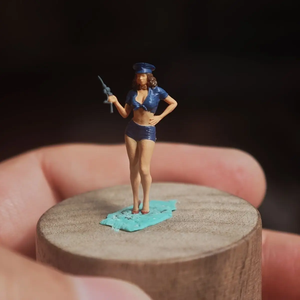 1/64 静的人形フィギュア DIY 手描き樹脂モデルカーシーンガソリンスタンドガール