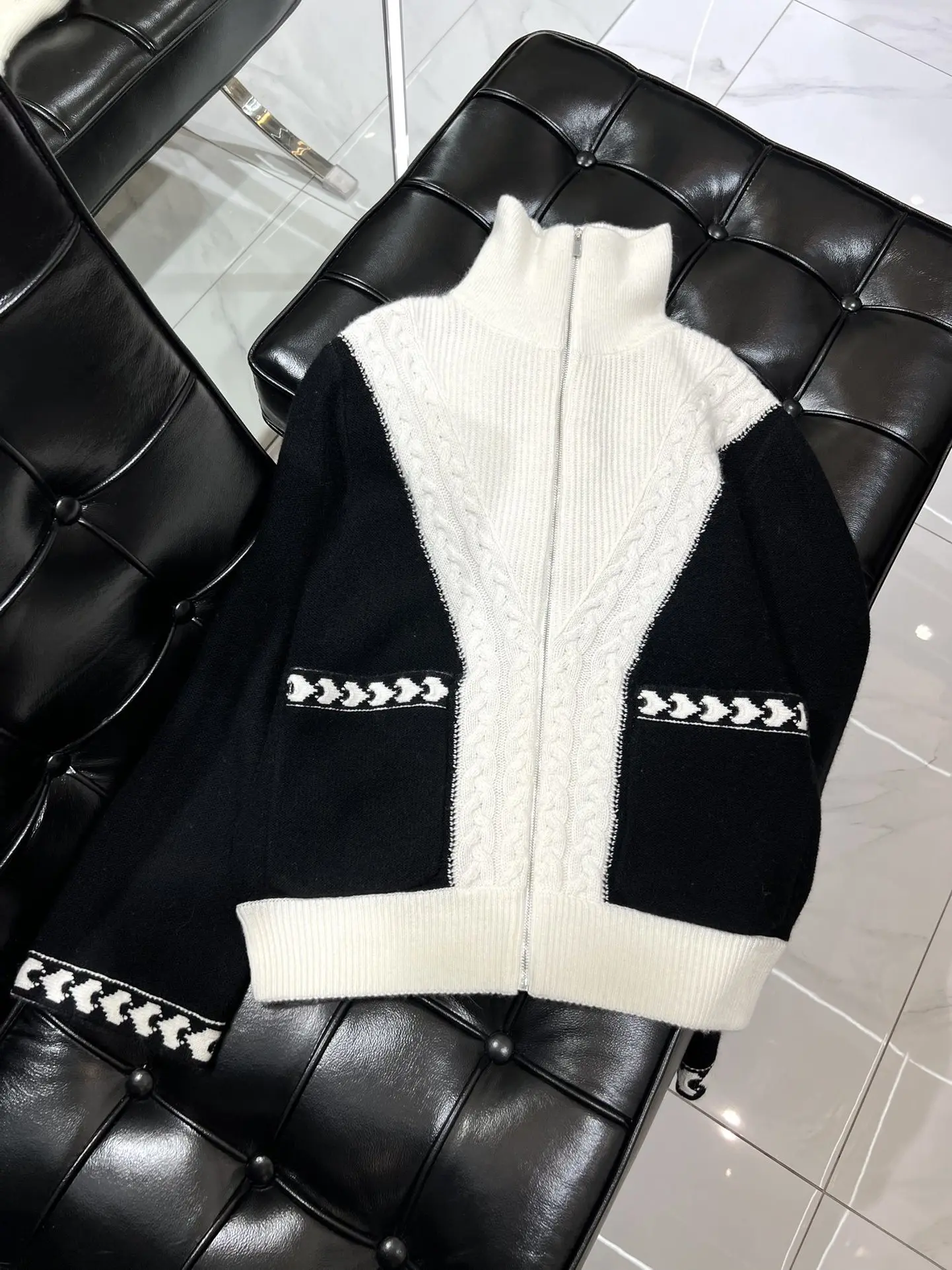 

Winter 2023 Autumn New And Women's ClothingCashmere Cardigan Coat Stand Collar Classic Black and White Color Matching 1017