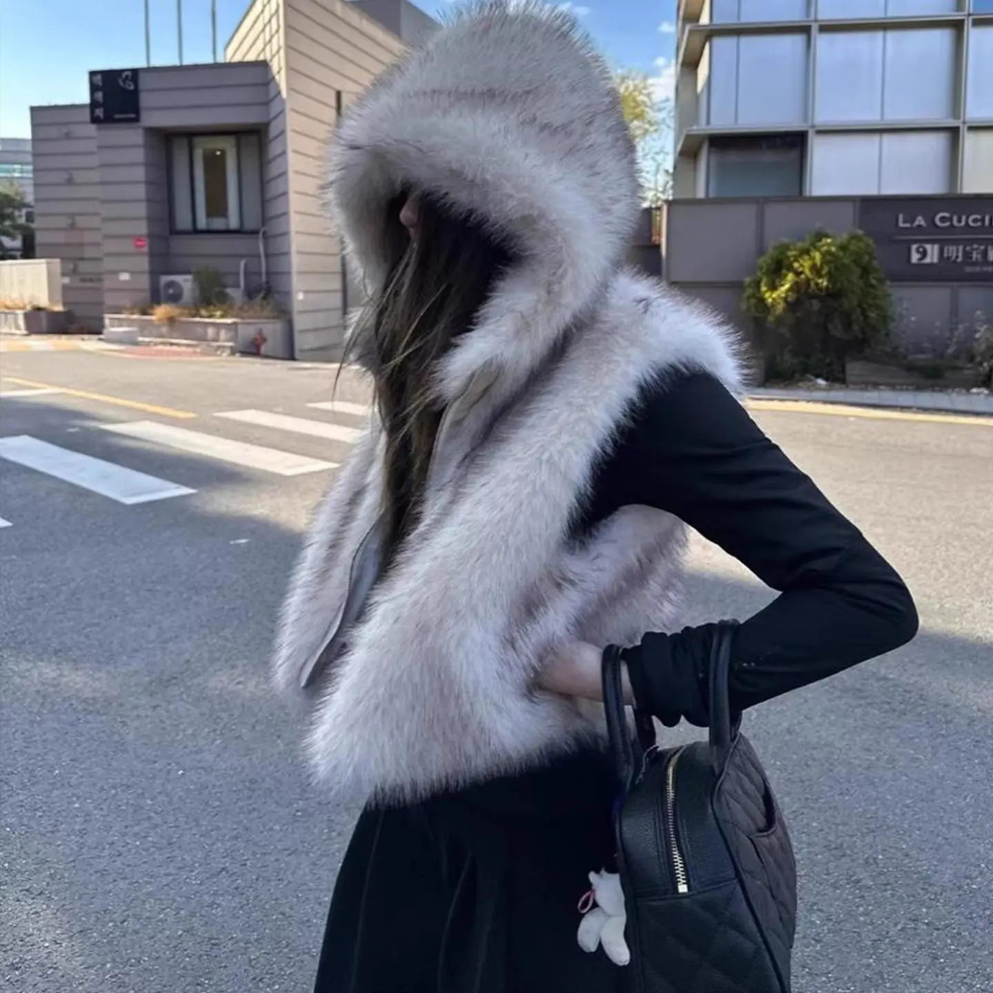 

2025 New Fur Vest for Women Winter Hooded Warm Eco-friendly Elegant Slimming Jacket