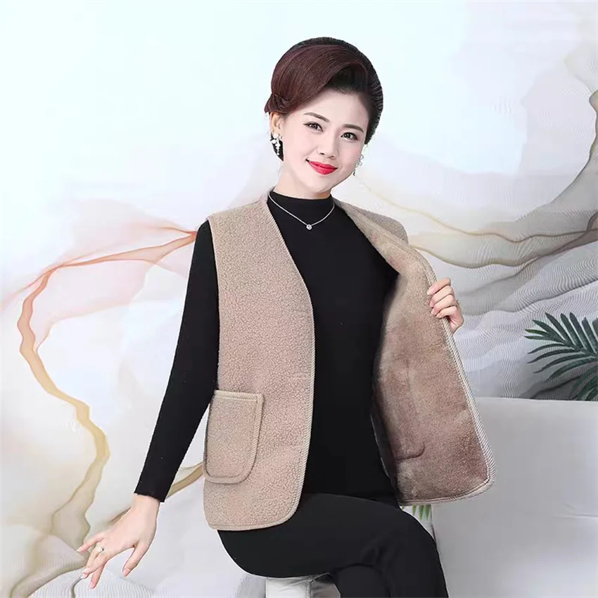 New Autumn Winter Women Faux Lamb Fur Vest Big Size Female V-neck Vests For Mother Lady Short Warm Sleeveless Coat Outwear 2581