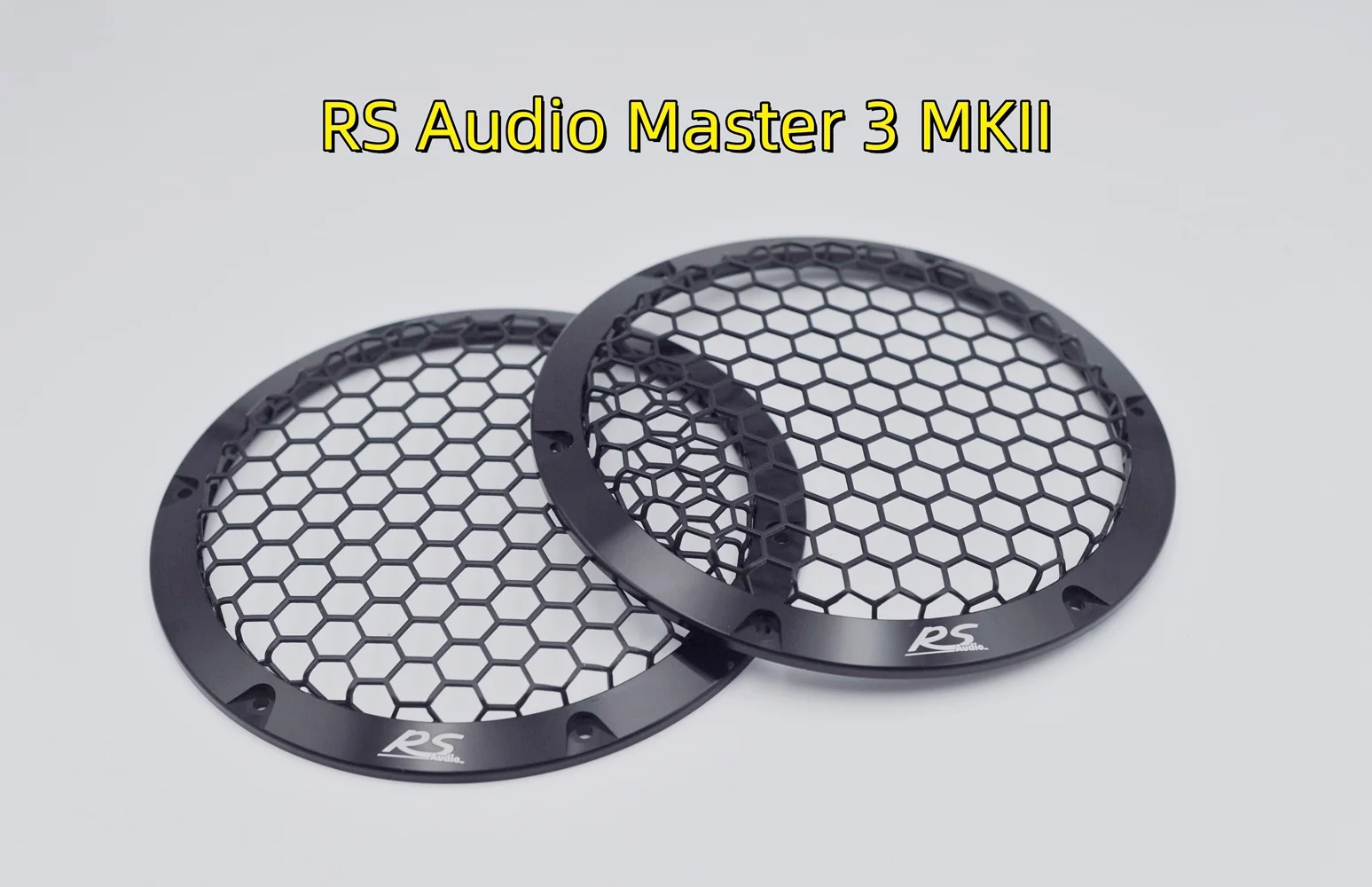 Aluminum mesh cover for the 7.5-inch low-frequency speaker in RS Audio Master 3 MKII, providing protection and decoration