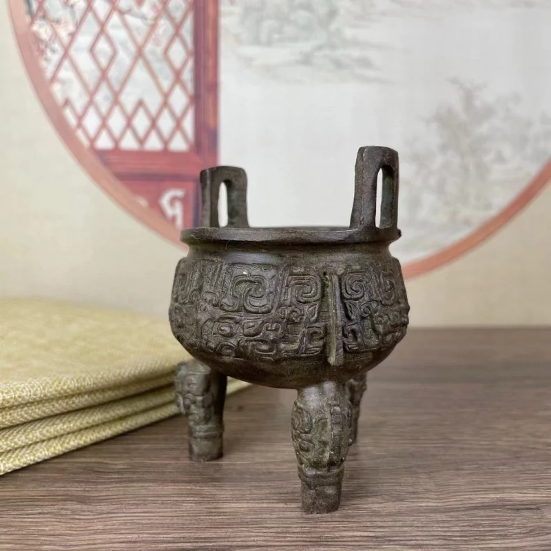 Antique Ancient Three-Legged Old Bronze Tripod Animal Surface Pattern Western Zhou Dynasty Decorative Ear Punch Incense Burner f