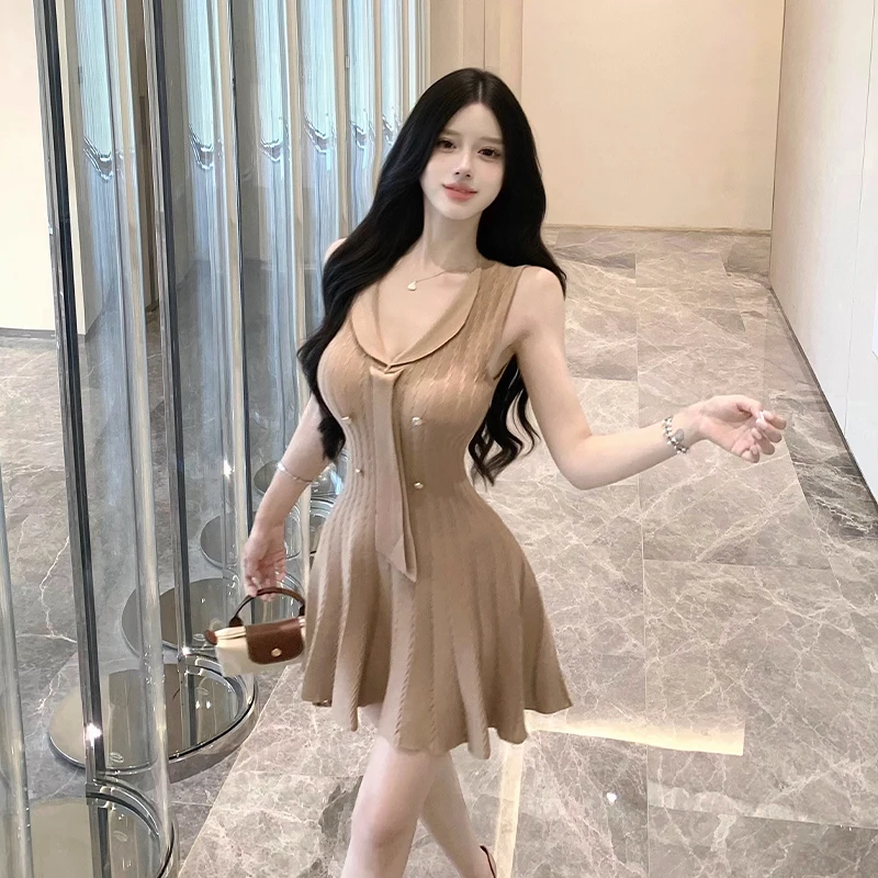 

2025 простое стильное однотонное трикотажное платье, новое женское платье без рукавов с глубоким v-образным вырезом на шнуровке, узкий дизайн, корейское элегантное короткое платье в полоску