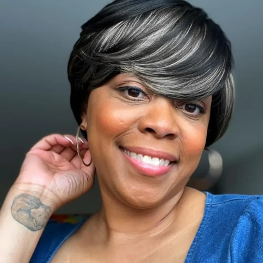 قصيرة عابث قطع الباروكات للنساء السود 4 بوصة أسود مع الانفجارات البيضاء الطبقات شعر مستعار اصطناعي للارتداء اليومي مقاومة للحرارة Lig