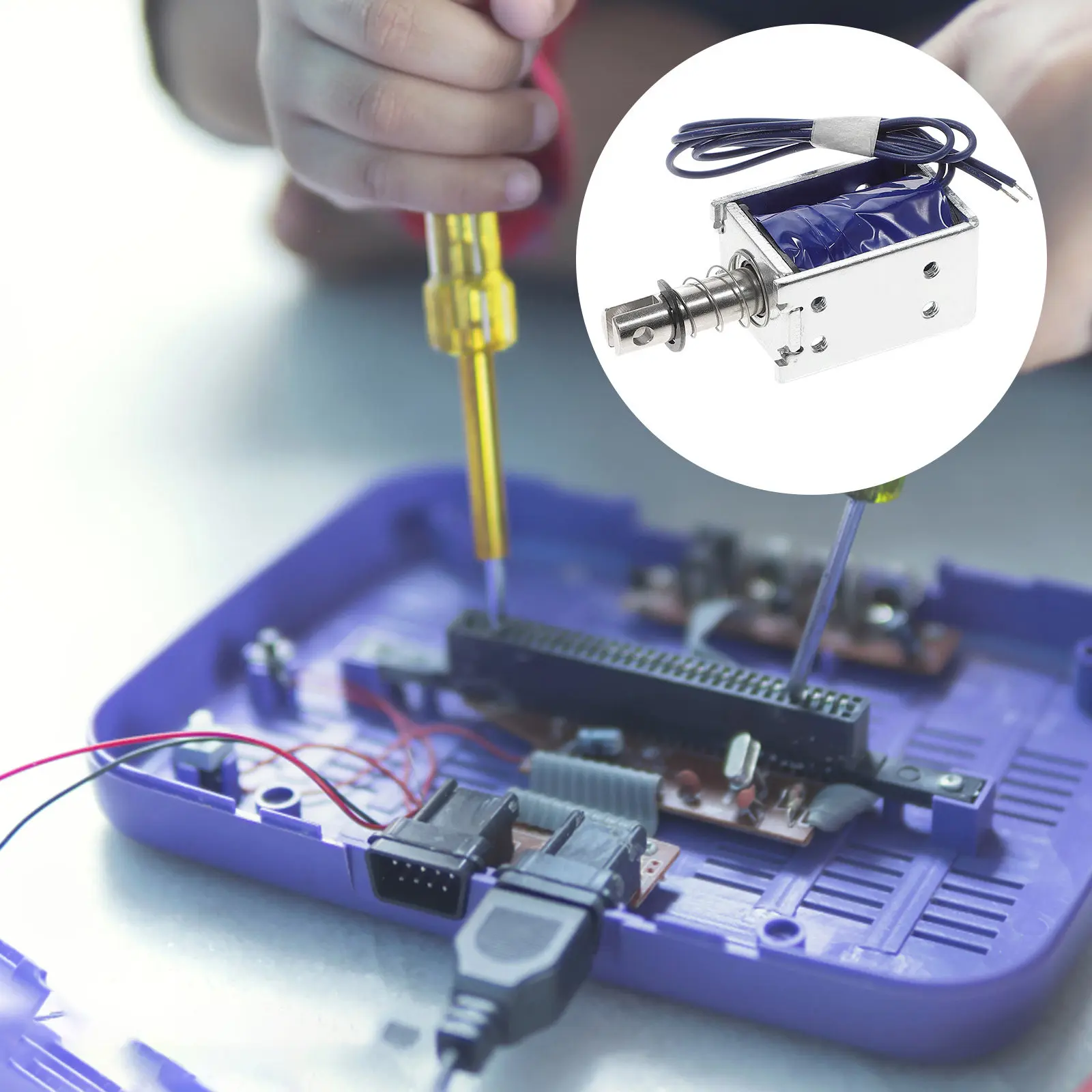 

Электромагнит соленоидный с высокой силой адсорбции 12В 1.2А, долговечный (500 000 циклов), линейного движения, толкающе-тянущего типа