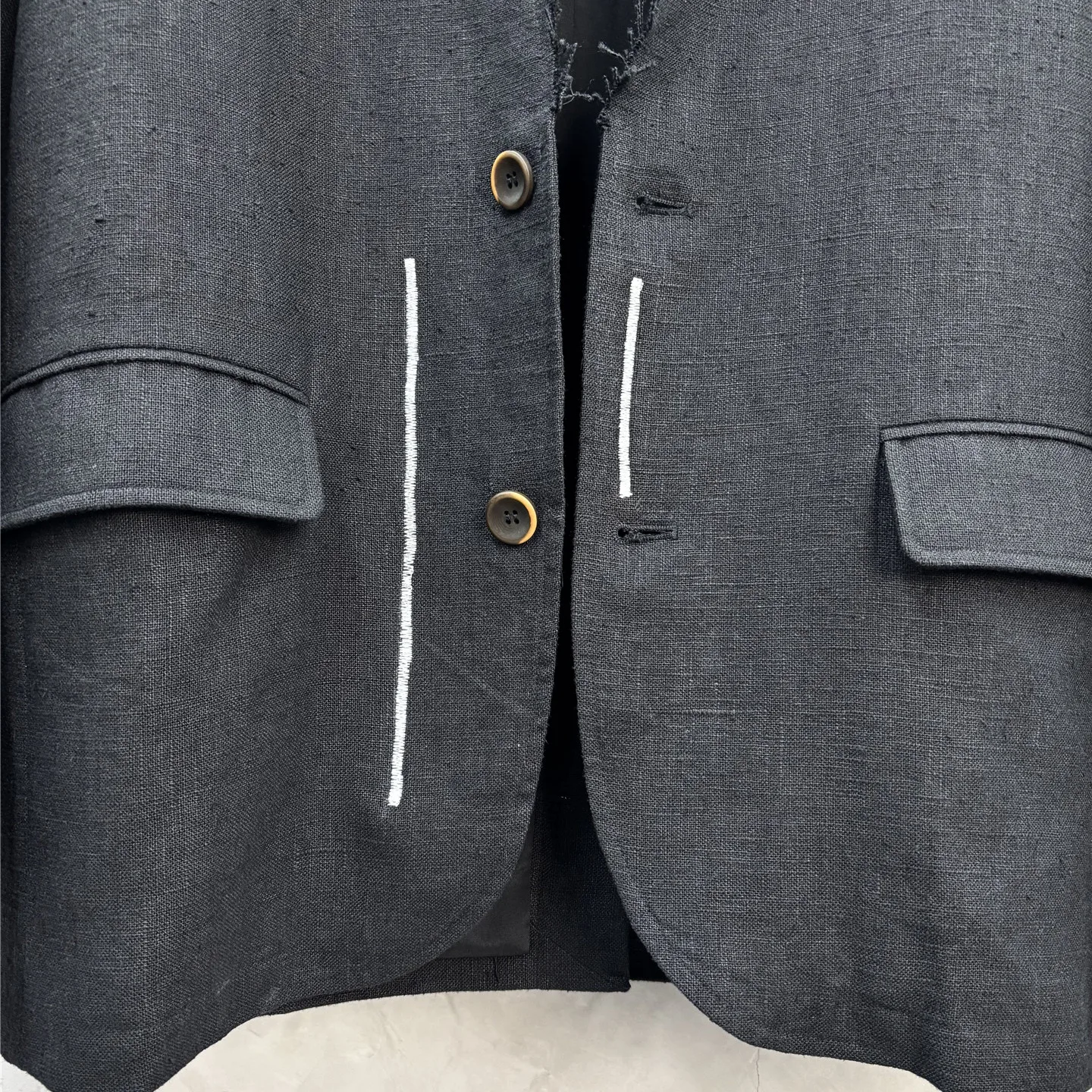Designer Model Dark Retro Cotton And Linen Draped  Top With Contrasting Color thread, loose-fitting Casual Suit jacket.