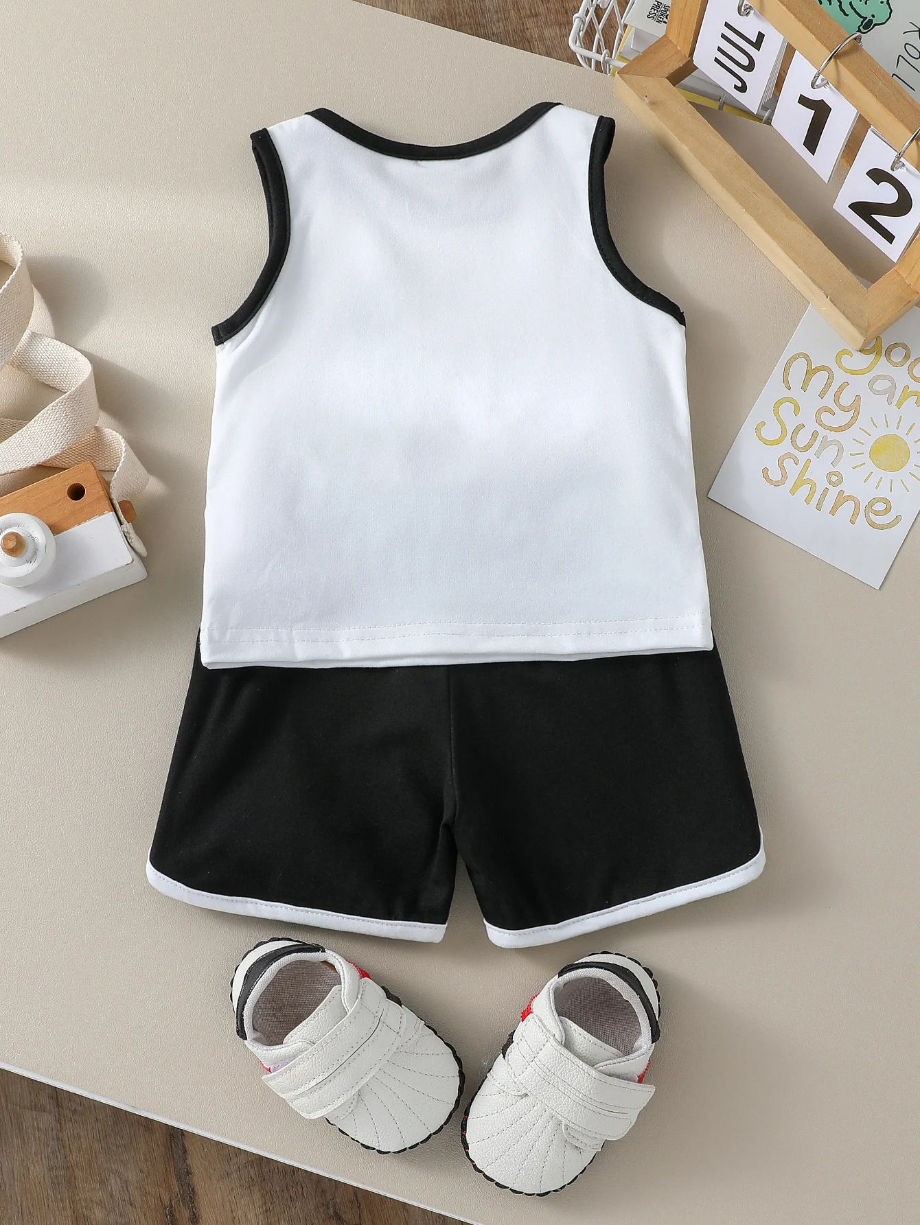 صيف 2025 جديد للأطفال إلكتروني طباعة بلون سترة دون أكمام وشورت بدلة رياضية غير رسمية قطعتين