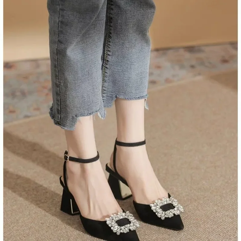 Pointy temperament high heels, new summer 2024 thick heeled fairy feng shui station casual sandals