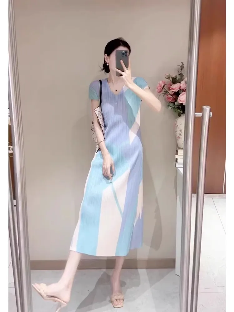 

Повседневное летнее платье женское с простым абстрактным принтом, V-образным вырезом, коротким рукавом, плиссированное, длинное, в стиле Three Houses Art Creation Commute Style