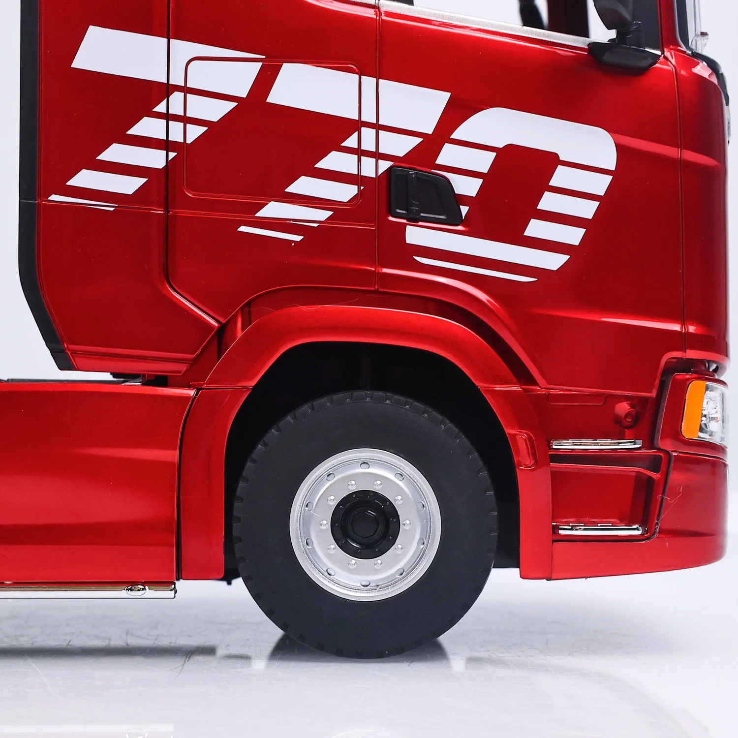 1501A 1/18 HUINA RC Traktor und 3-Achs-Sattelanhänger 19CH RTR 770S 2.4G Sound-Licht-System Ferngesteuertes LKW-Modell – Detail 23