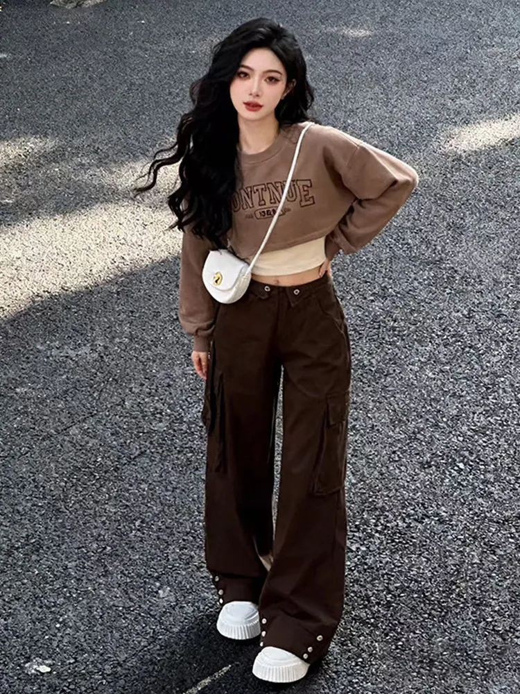 

Американский рабочий костюм-двойка в стиле кэжуал: женский весенний винтажный комплект из укороченного топа и широких брюк с эффектом двухслойности, создающий ощущение премиум-класса