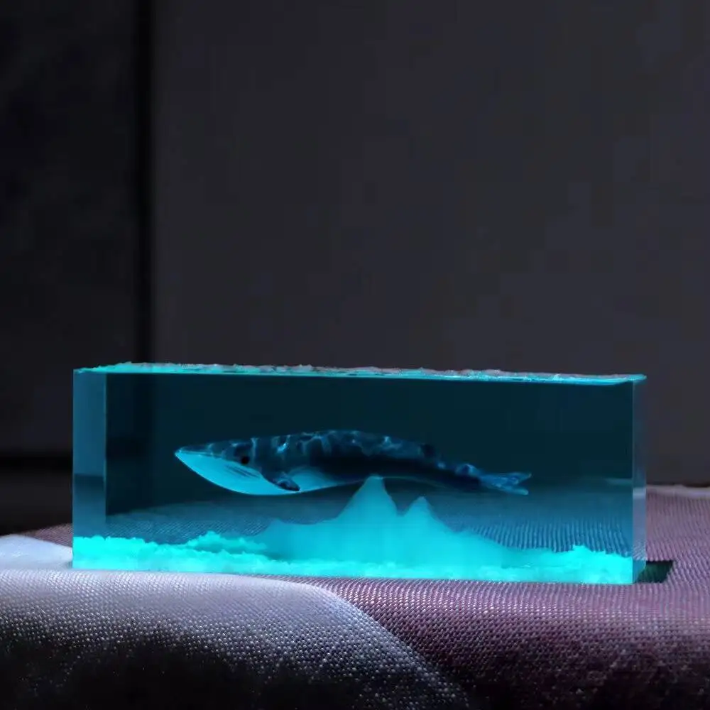 

2025 Modern Luxe Glow in The Dark Resin Whale Lamp - Transparent Ocean Decor Elegant Desktop Art Craft for Home Office