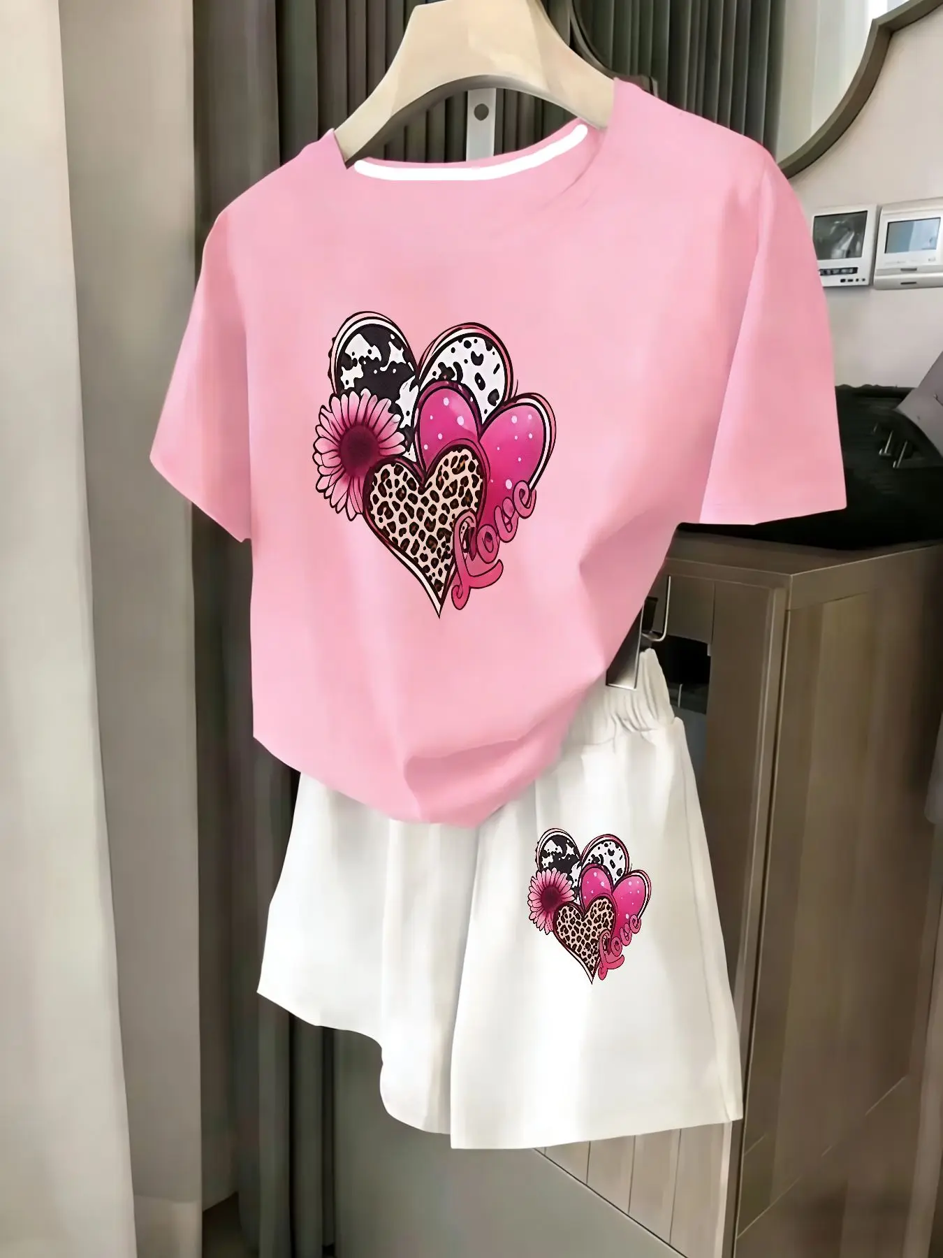 

Ladies 2-Piece Set Summer Beach Vacation Casual round Neck Short Sleeve Random Print T-Shirt Elastic Waist Shorts Suit Comfortab