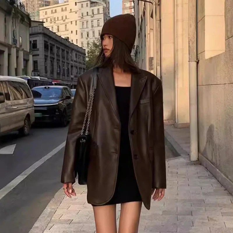 Giacca in pelle minimalista alla moda da donna Autunno Inverno Texture PU sciolto Elegante schema di colori caramelle Giacca da abito in pelle versatile