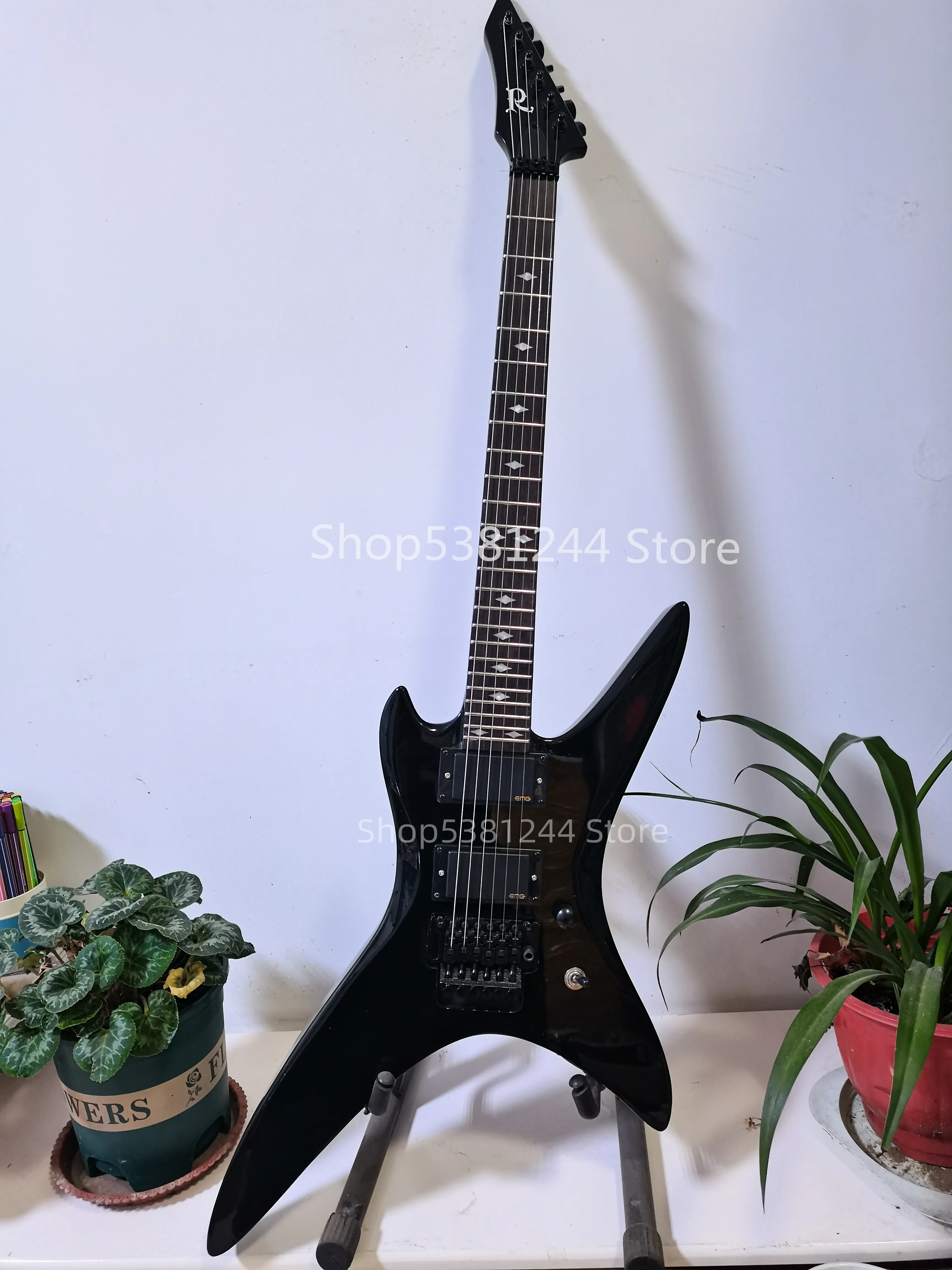 

Free transportation of 6-string electric guitar, mahogany fingerboard, silver accessories, customized guitar