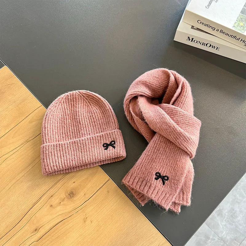 Детская шапка шарф комплект из двух предметов Новинка красная Детская шерстяная тонкая вязаная шапка с вышивкой и бантом для детей среднего возраста