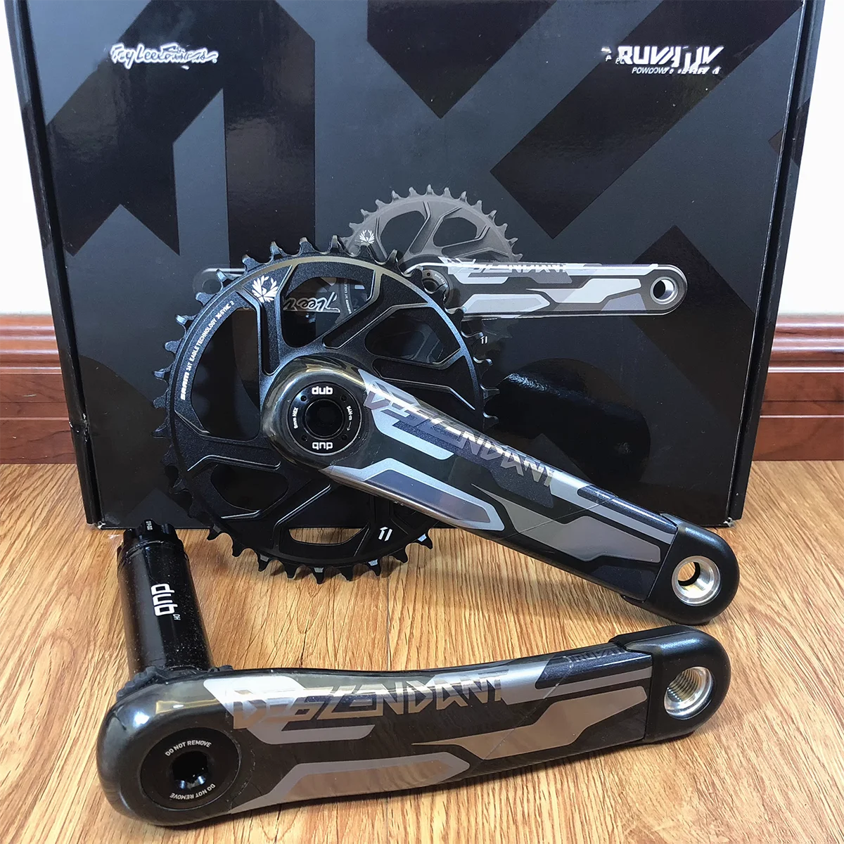 TRUVATIV DESCENDANT TLD CoLab DH Crankset DUB83 version available in 165mm or 170mm with 36t Direct Mount X-SYNC™2 CNC Chainring