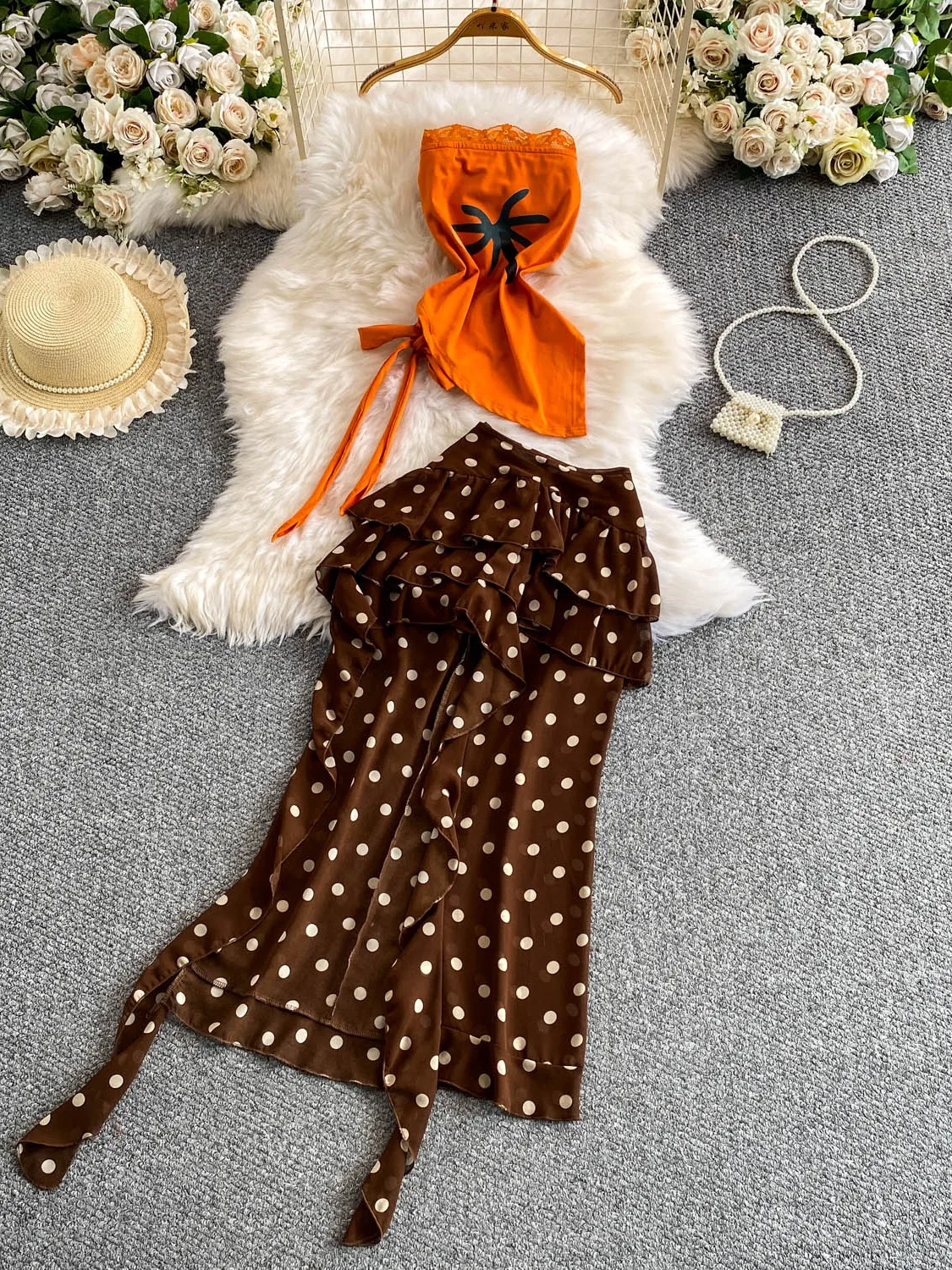 

Elegant Lace Trim Halter Design Print Top with Sash Pleated Skirt Two Piece Set Summer Vacation Style Breathable Casual Wear
