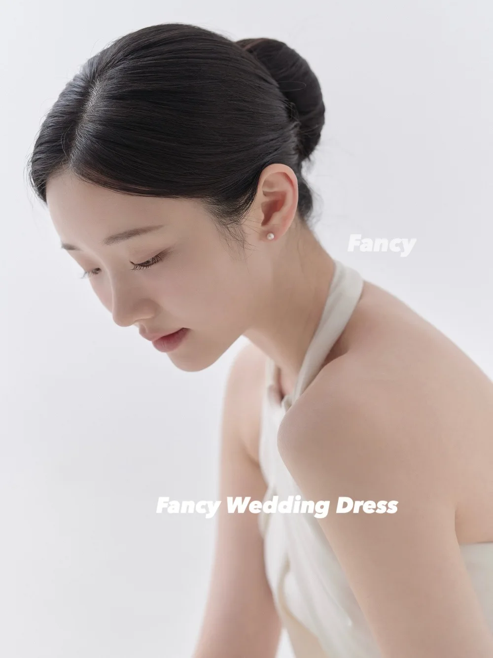 ชุดแต่งงานแบบเกาหลี ดีไซน์หรูหรา สายคล้องคอ ทรงเมอร์เมด ผ้าซาตินยืดหยุ่น ชุดราตรีหางยาว ถ่ายรูปได้  สามารถสั่งตัดได้