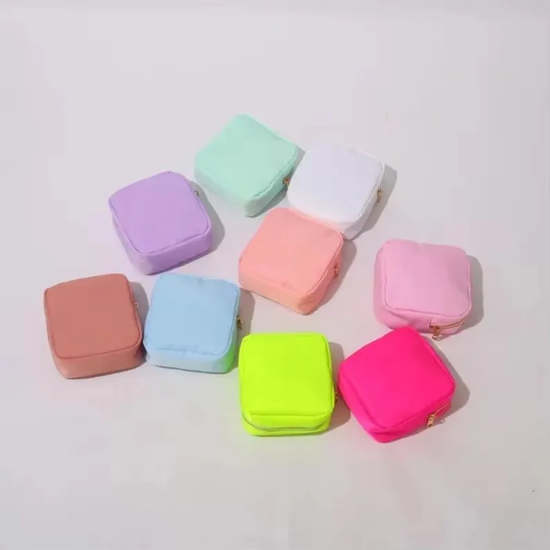 أربعة أحجام S M L Xl Diy بها بنفسك شارة مطرّزة تخصيص حقيبة أدوات الزينة مقاوم للماء النساء تخزين النايلون السفر حقيبة مستحضرات تجميل المنظم