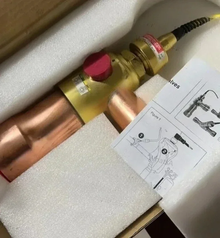 

Original new RTHB/C/D/E/G Trane Electronic Expansion Valve VAL12001 VAL12002