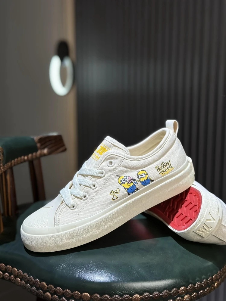 Minions plus size Versatile And Trendy Design Casual White black Shoes 2024 New Style women Canvas Shoes