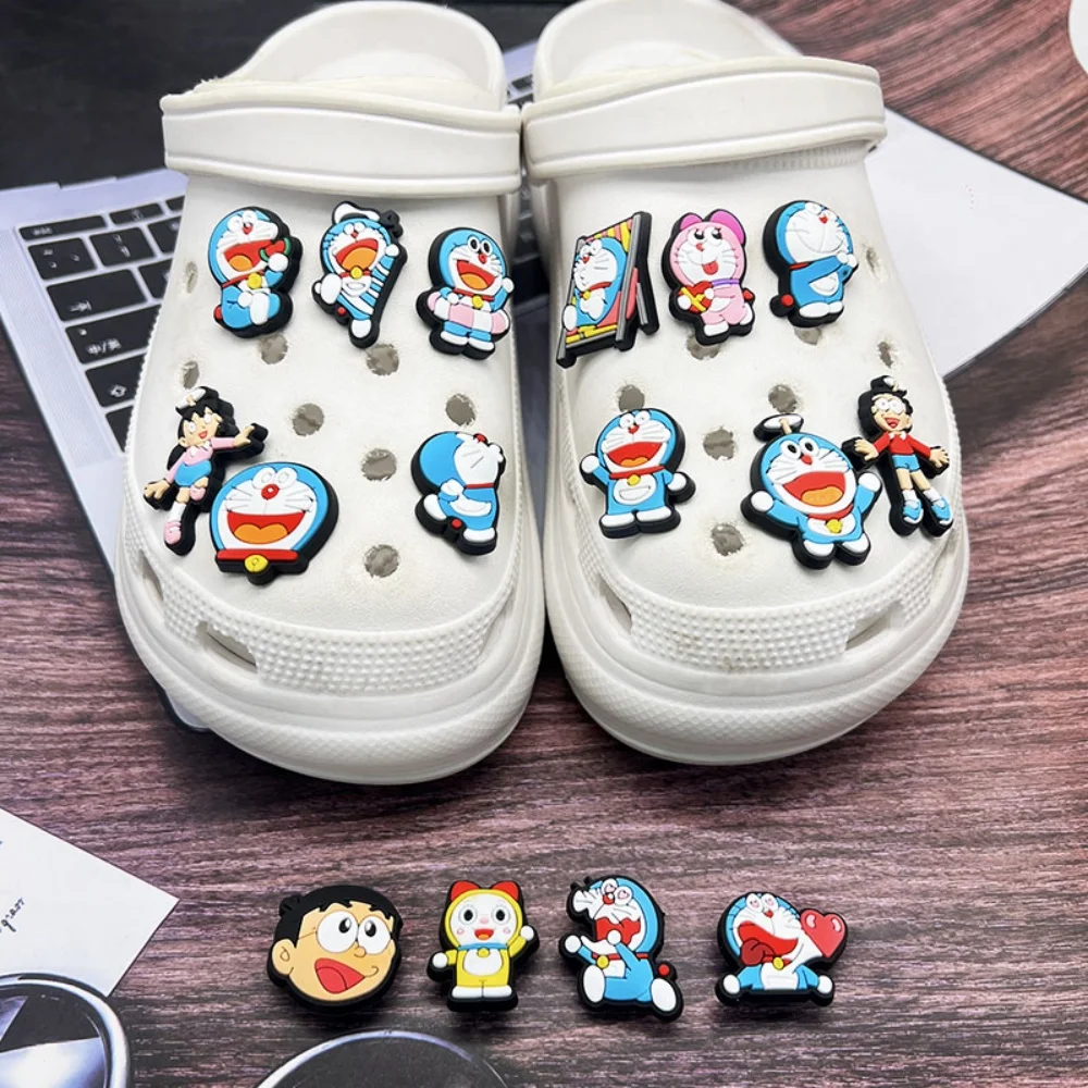 Miniso 1-16 Sepatu Doraemon, Dekorasi Badut Menawan, Aksesori Sepatu PVC, Sandal Taman Gesper, Hadiah Menawan