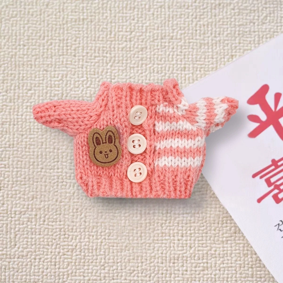 مجموعة السترة والقبعة الجديدة المكونة من قطعتين مناسبة لخلع الملابس الإبداعية وإكسسوارات الدمى التي تصنعها بنفسك على ملابس الدمى القماشية