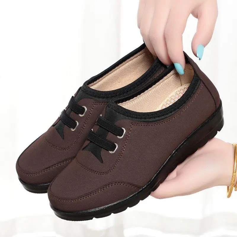 Damen-Schuhe aus Canvas mit weicher Sohle, zum Hineinschlüpfen, rutschfest, flache Laufschuhe für ältere Damen, atmungsaktiv, bequem, lässige Slipper. – Detail 9