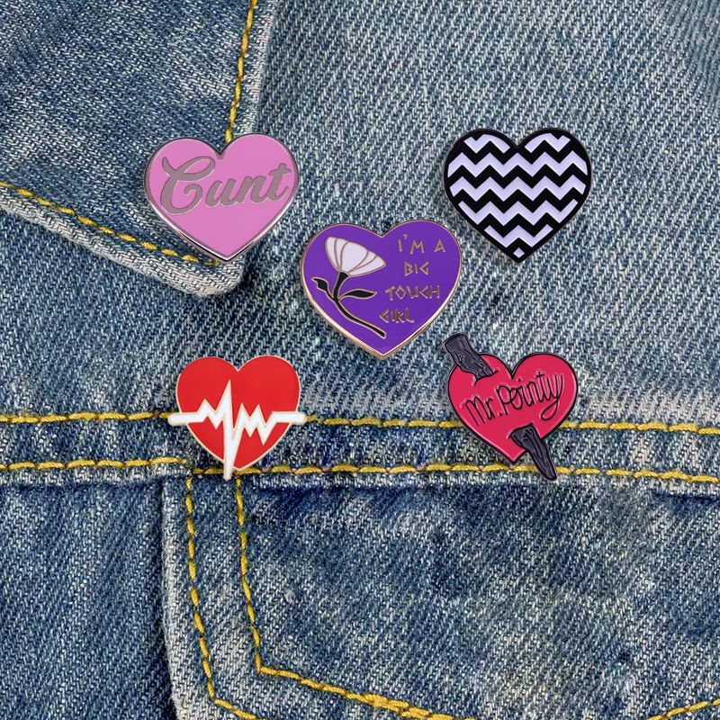 Cartoon Love Broche Bonito Casal Coração Emblema Moda Versátil Lapela Pin Broche Roupas Bolsa Acessórios Femininos