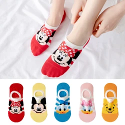 Chaussettes Mickey Minnie Daisy en coton pour femmes, 5 paires/lot, chaussons de dessin animé, Kawaii, antidérapantes, en silicone, invisibles