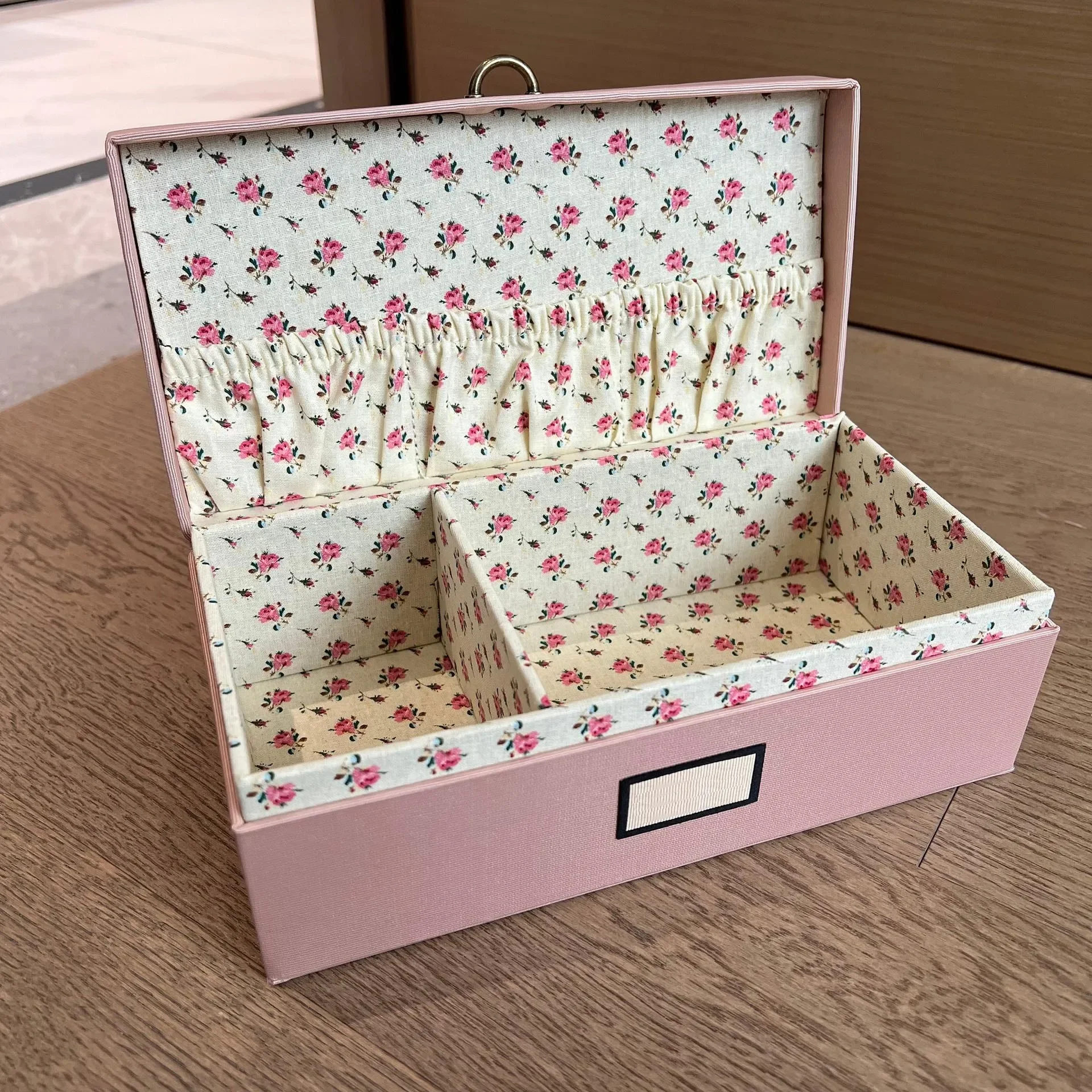 

Premium Luxury Pink Floral Jewelry Box Cosmetic Case Multi-compartment Classification Dressing Desktop Storage Box