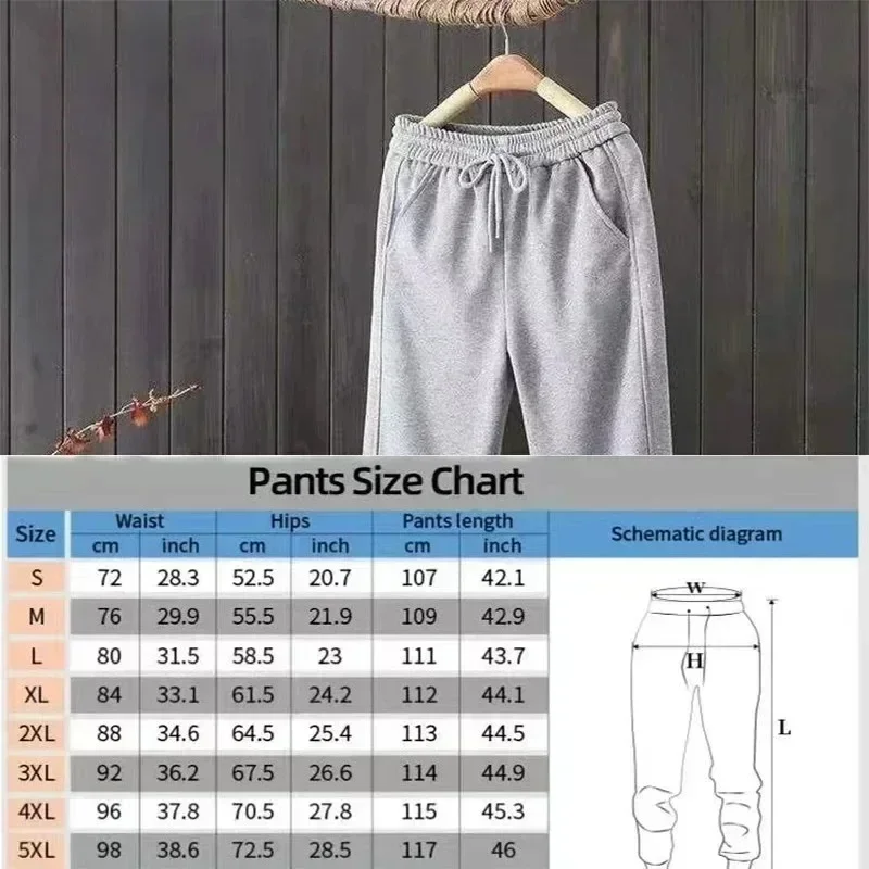 Hellgraue Herren-Sporthose im Retro-Y2K-Gothic-Stil mit Kirschblütenzweig- und chinesischen Schriftzeichen-Prints – Detail 1