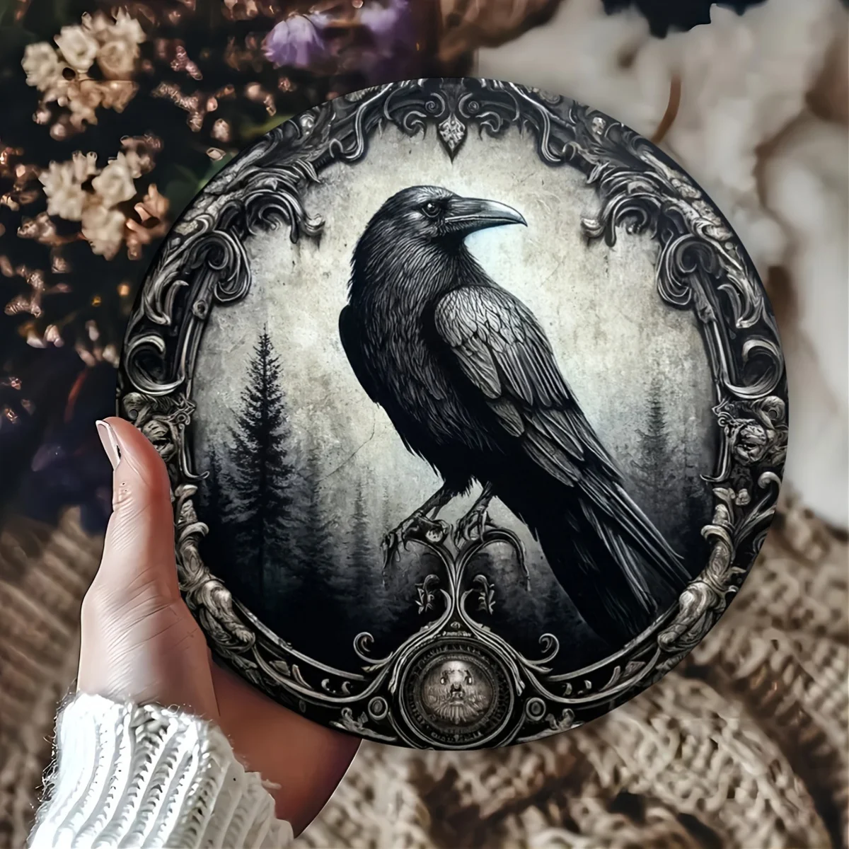 Vintage Gothic Rabe Rundes Blechschild, Retro Distressed Viktorianischer Verzierter Rahmen Schwarze Krähe Wald Metall-Wandkunst, Rustikaler Dunkler Akademiestil