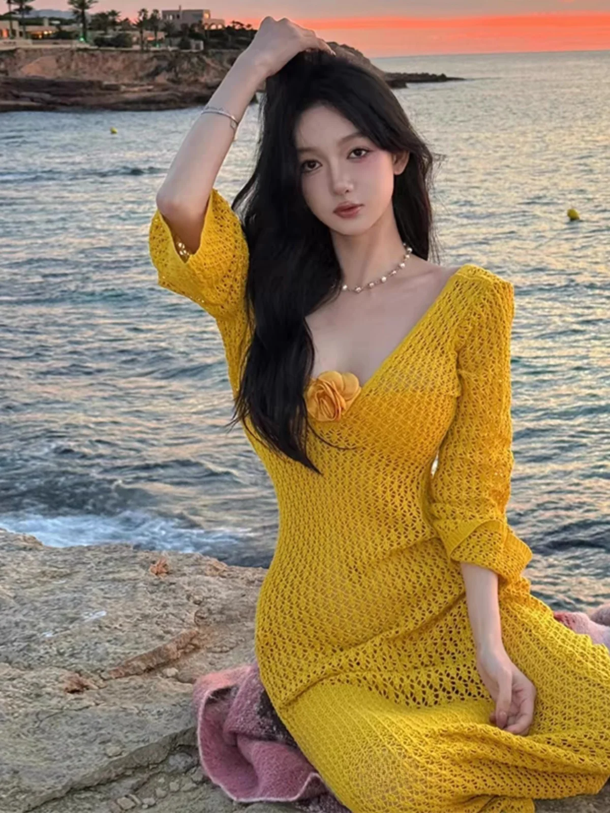 

Новый женский вязаный комплект бикини из двух частей 2025 года: сексуальный желтый пляжный купальник с длинным рукавом и вставками для груди (без косточек)